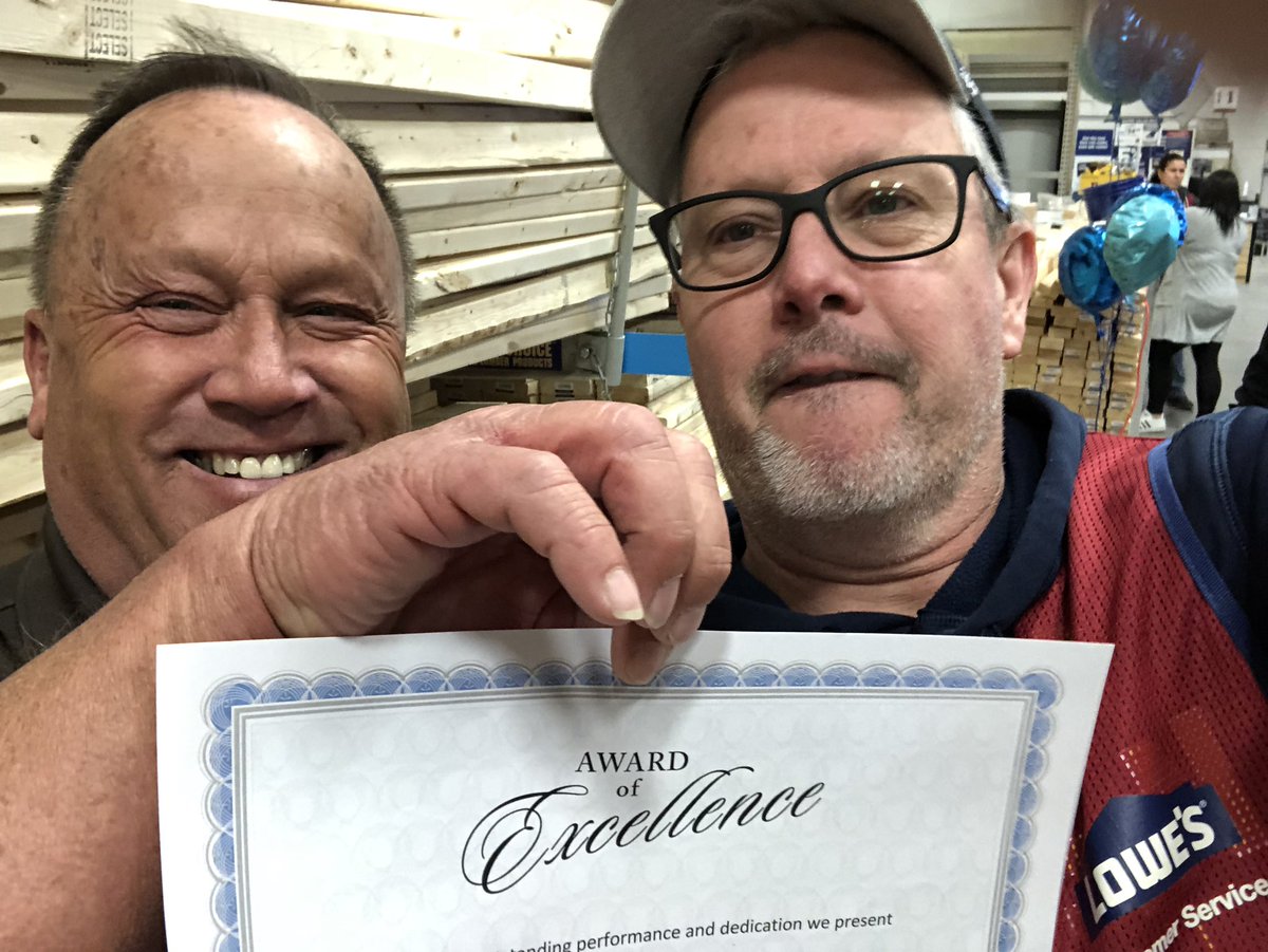 DeborahLMitche2's tweet photo. Lowe’s Store 713 Bloomfield.  All-Store Meeting - Obsessed - Good to Great! https://t.co/Rb7uUcllqo