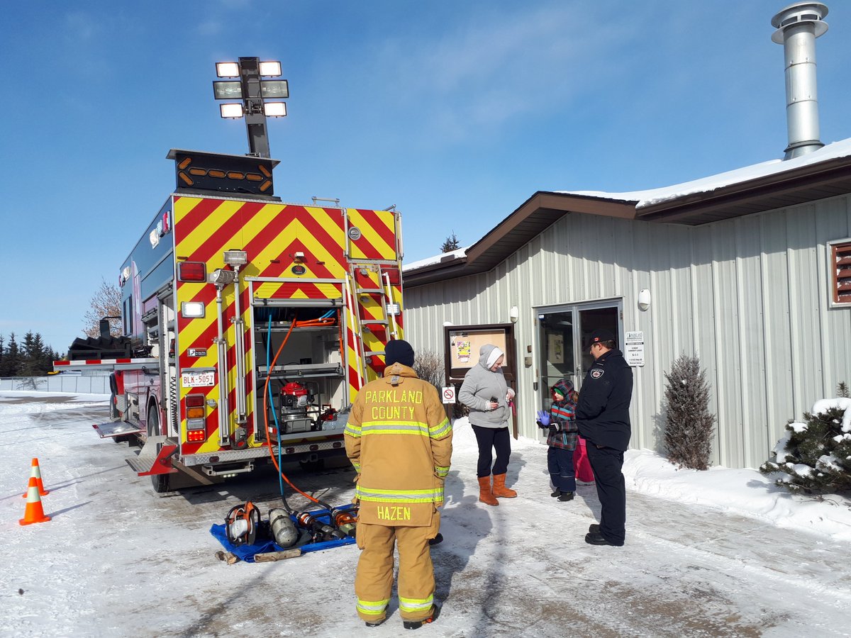 KieranQuirke's tweet photo. Great chats w supporters @ Clymont Community Winter Festival today!
Special thx goes to the organizers, Diamond B Ranch & horse team, Misty@ Bee's Knees Face painting& @ParklandCounty Fire for making it fun for the kids!
#CommunitySoul #Clymont
#ABLeg #ABNDP
#DraytonValleyDevon https://t.co/kcb1ME8yJi