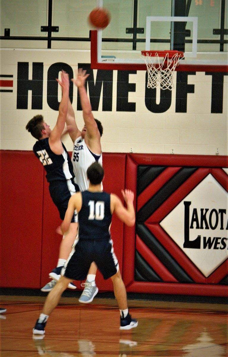 TheReportOhio's tweet photo. PHOTOS: Edgewood's season ended in a Division I sectional-opening loss to Elder 47-40 on Saturday night. The Cougars finished the season at 5-18. @EdgewoodCougs @CougarsEdge @GoEHSCougars @swocsports @ehsports @ElderBasketball @gclsouthsports @GCLSouthdotcom Photos by @JimmyBCHSS https://t.co/GZwTkYcpJK