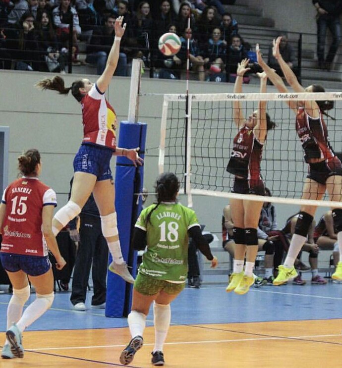 📊 Máxima anotadora de la #CopaReinaVB

3⃣7⃣ Puntos en 3 partidos ▶ <a href="/JaaliWinters/">jaali</a> (<a href="/CVHaris/">Club Voleibol Haris</a> )

📊 Mejor proporción puntos/partidos.

1⃣5⃣ Puntos por partido (30pts/2partidos) ▶ <a href="/VickySavard/">Vicky Savard</a> (<a href="/VoleibolLogrono/">Voleibol Logroño</a>)

<a href="/RFEVB/">Real Federación Española de Voleibol</a> 🇪🇸