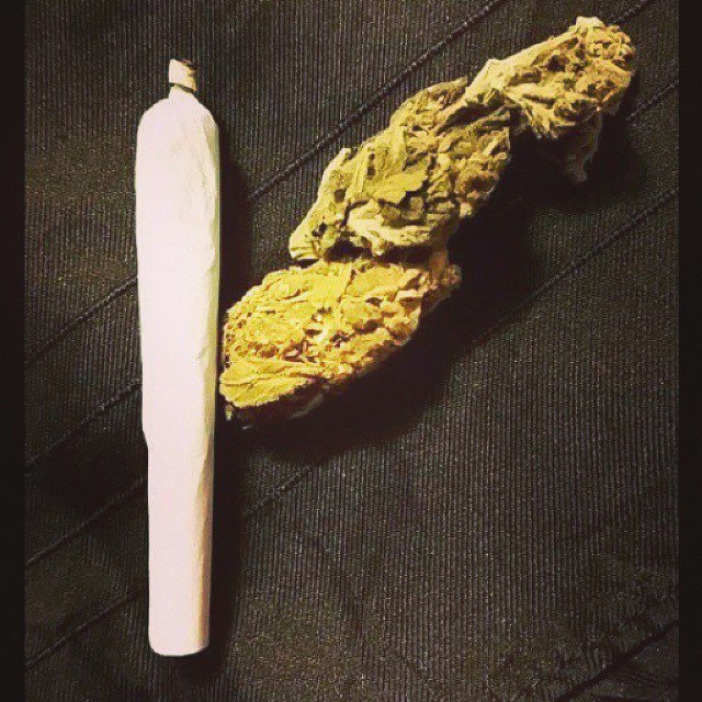 OrwigVicky's tweet photo. rollin up, my favourite way to smoke https://t.co/3FwHGc5G4a