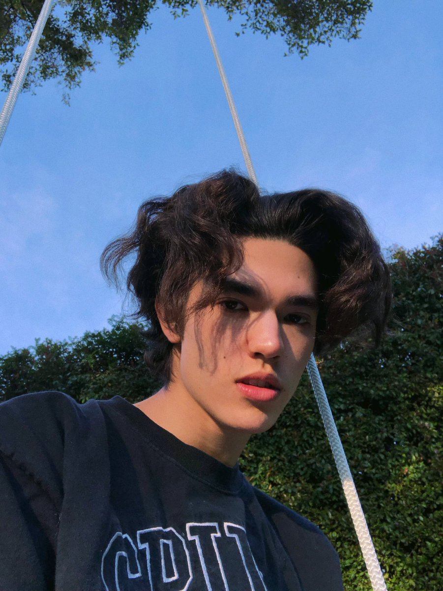 conangray's tweet photo. 😐😬 https://t.co/LBNfTvWaYK