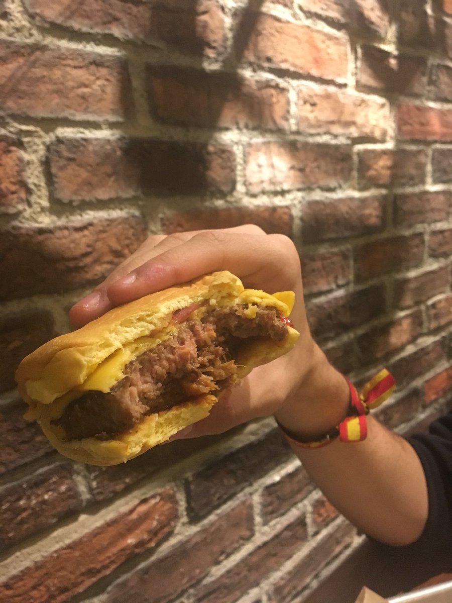 mycanadianboy6's tweet photo. Denunciable @TheGoodBurger ¿A esto le llamáis calidad? https://t.co/Pyf54D4n7A