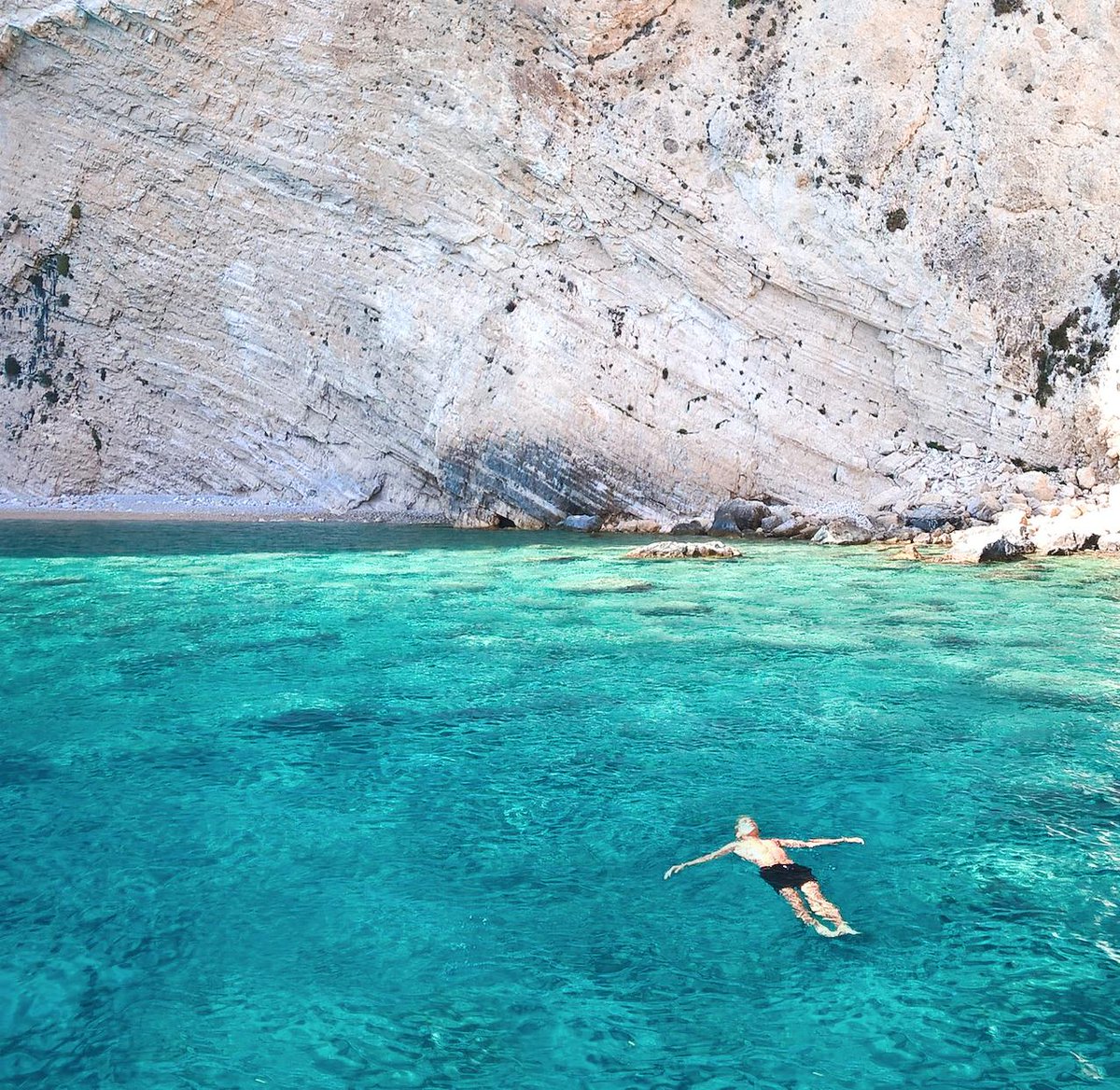 Our Tip of the Week: backfloat all that stress away!

[Image via: <a href="/cikstefan/">Stefan Stefancik</a>] #zoggs #zoggsaustralianewzealand