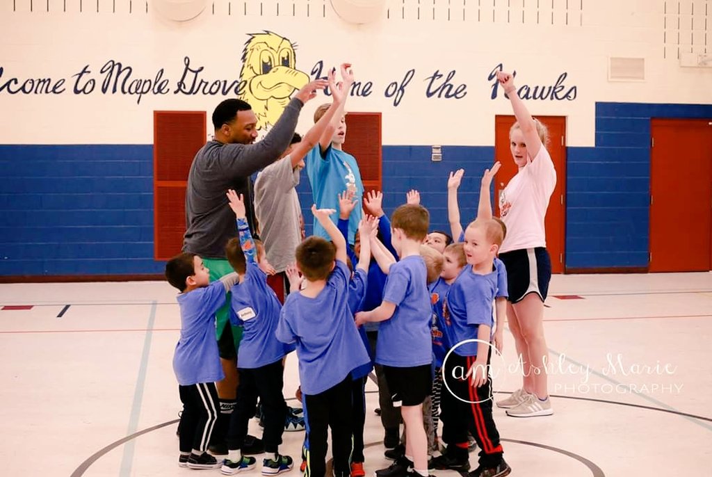 HooperHands's tweet photo. 👀who is back @gfwiparksrec for more 🏀 classes for ages 4-11yrs. #RegisterSoon  #BasketballForKids #HaveFun #LearnTheGame https://t.co/Z4FfLbPSiI