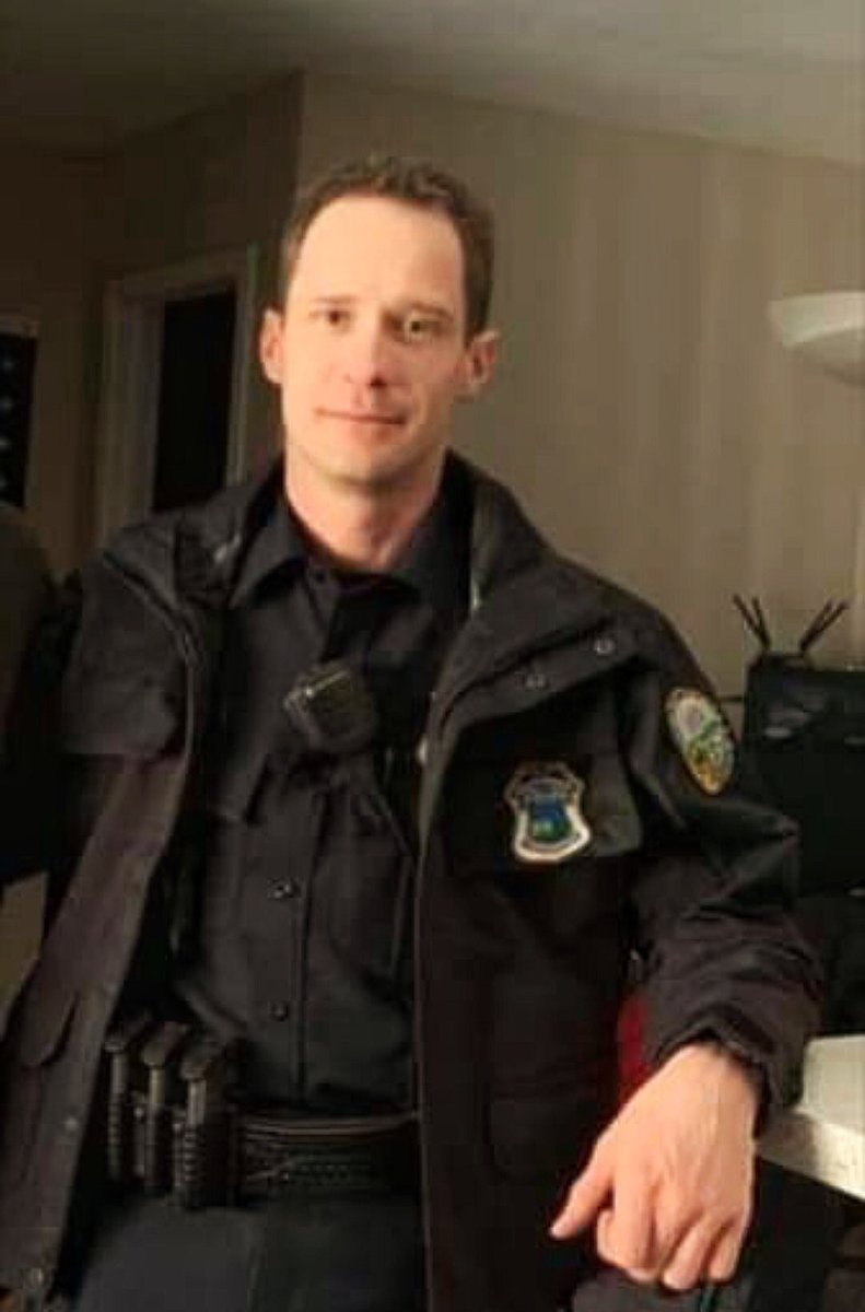 This is CPD Ofc. Nicholas Galinger. Nicholas was killed last night by a hit &amp; run driver on Hamill Rd, Hixson. Suspect vehicle description: 2017/18 Honda CRV w/ front end damage. Please help us - call 911 or (423) 698-2525, or submit tip in Chattanooga PD mobile app w/ any info.