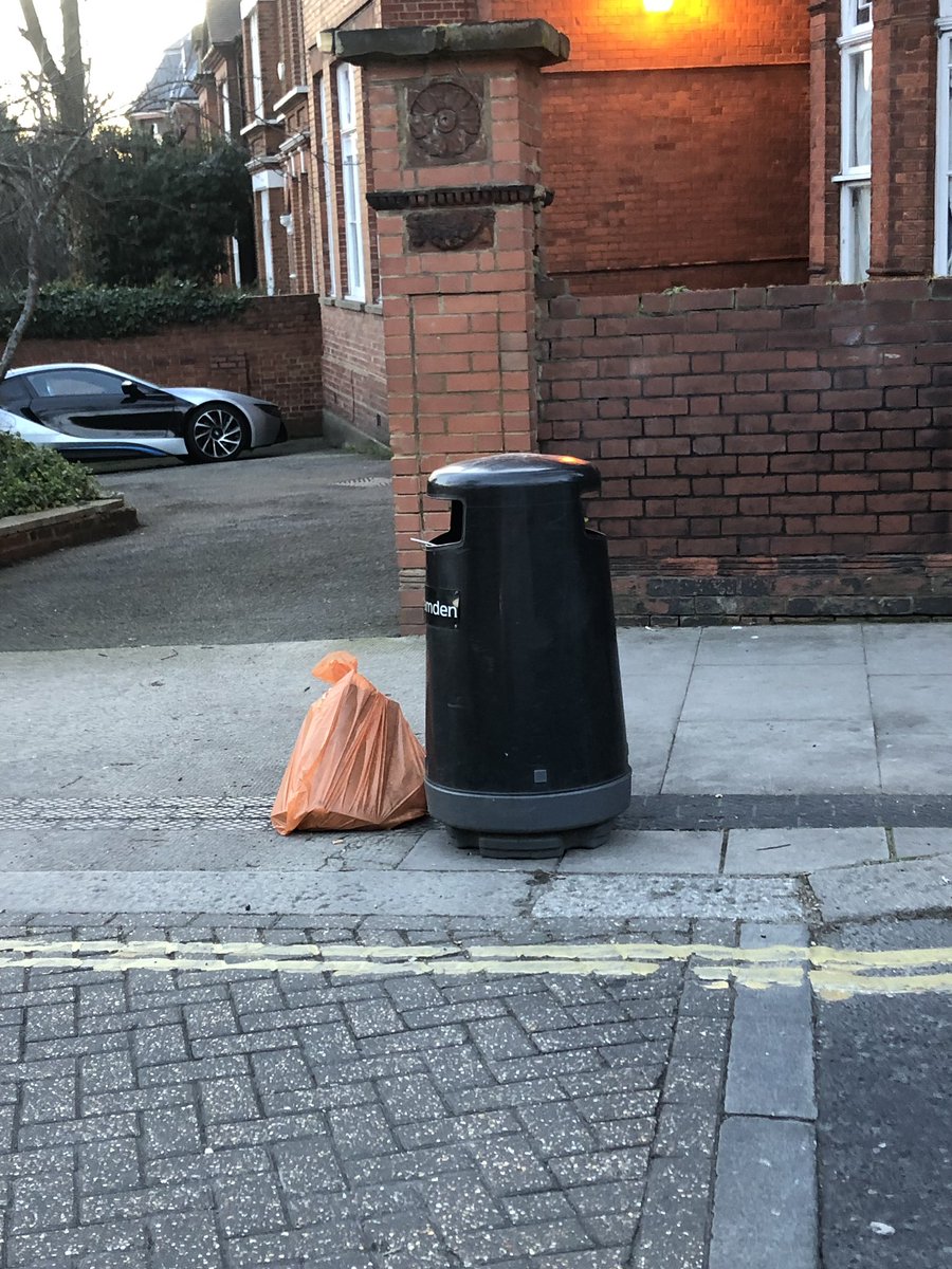 Henry4FrogFitz's tweet photo. Reported some flytipping on Frognal, at corner with Arkwright Road
#cleanupcamden
♻️ https://t.co/rZGiN8LB4y
