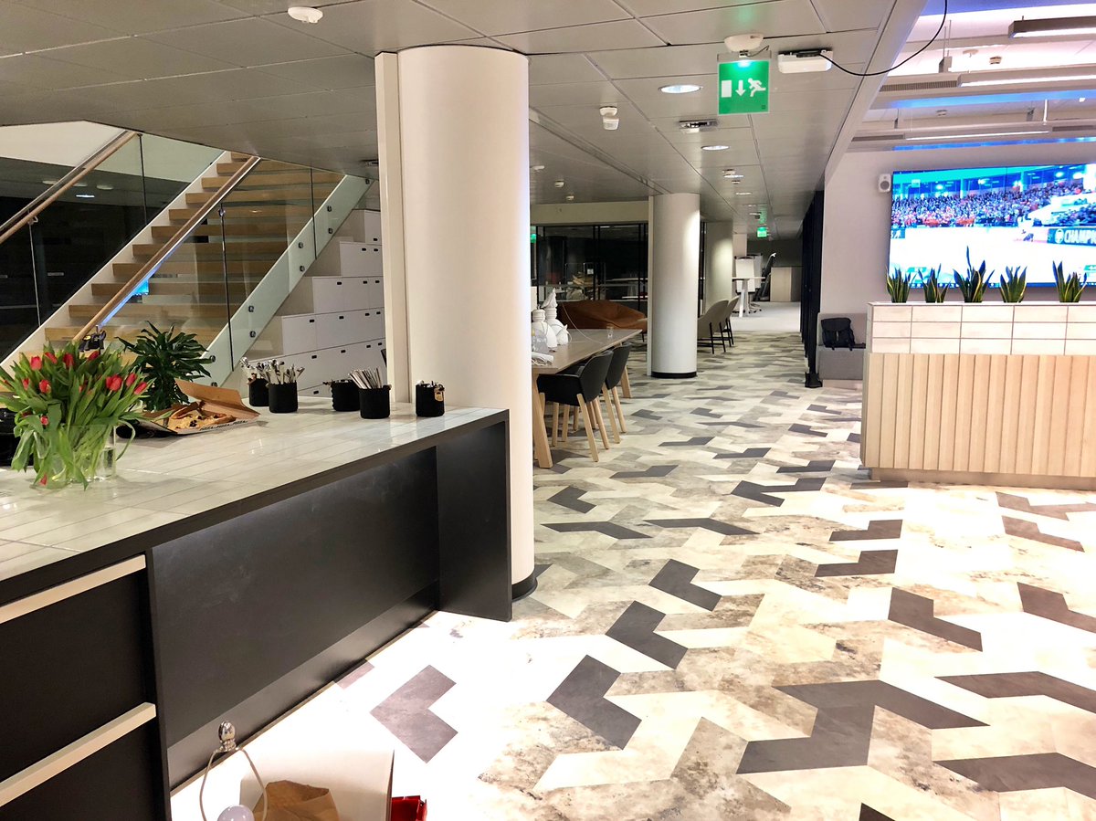 ElinaSchuller's tweet photo. Tässä se on, Aller Median uusi toimisto Sörnäisissä. Huomisaamusta alkaen mm. Seiskaa, Katsoa, AOP:tä ja Suomi24:ää pyöritetään näissä puitteissa. Aika siistiä! #allerfi #sörkkä #seiska #katso #suomi24 https://t.co/btXko1AI4z