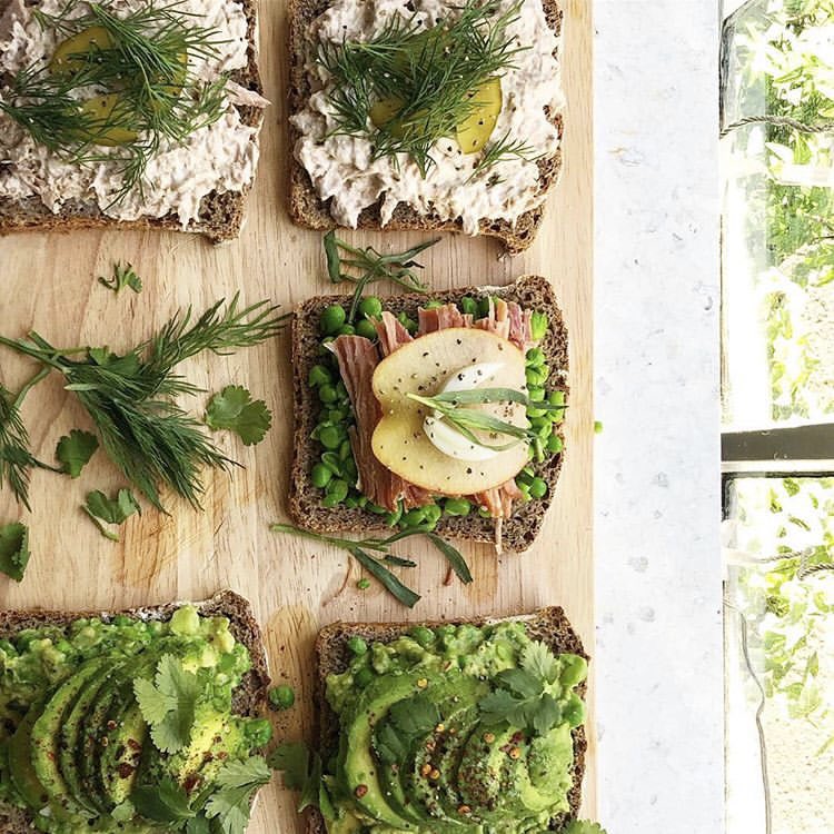 FAEBath's tweet photo. We specialise in Nordic style open sandwiches using @thoughtfulbakery 100% rye sourdough bread with a variety of fresh & tasty toppings. Pop in for your lunch, you can have in or takeaway.
.
#smorrebrod #spring #springmenu #bathfoodies #batheats #bathbites #lunch #opensandwich https://t.co/QfyXG6dk6j