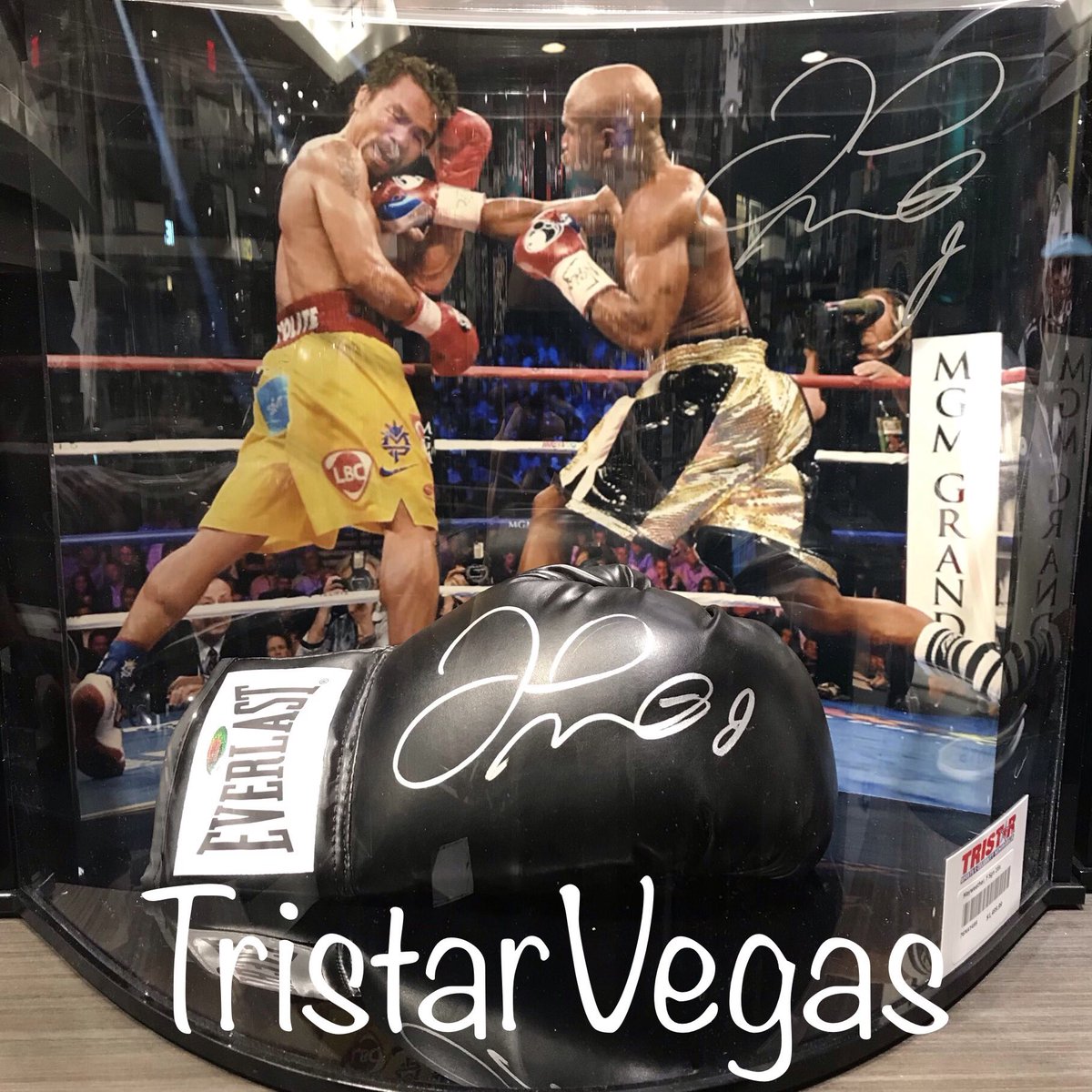 TRISTARVegasFS's tweet photo. HAPPY BIRTHDAY to FLOYD MAYWEATHER 🎂🥂💵🥊

??’s bout 💵 or 📦📬 please ☎️ or Direct Message us! 

#fashionshowlv 702-405-0390
We ship world wide 📦🌎✈️🚚
Free Parking 🚗🚙

#floydmayweather #happybirthday #boxing #phvegas #vegas #signed #memorabilia #autographs 🥊 https://t.co/m03WmaRkA0