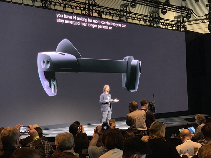 While Apple &amp; Facebook tinker with AR headsets in their labs, Microsoft is already shipping the second<a href="/tag/oc3"class="tags"><span>#oc3</span></a>