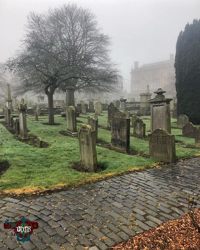 DmReidBlood's tweet photo. #forgottenobjects #graveyard #foggymorning #thehowff #dundee #tph_128 #tph_128_dapperdavid1971 https://t.co/chdXQW6A5L https://t.co/svDO5kHZh3