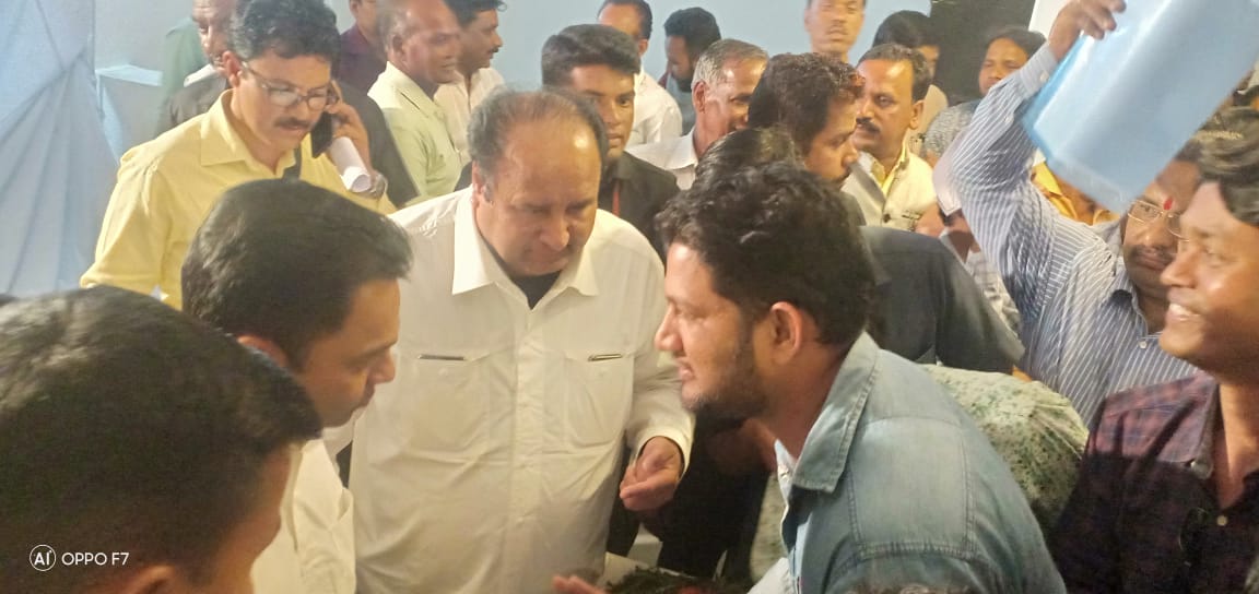 vikrant235623's tweet photo. @MpswanU @PcSharma_24 @NakulKNath @CMMadhyaPradesh @JM_Scindia @digvijaya_28 @OfficeOfKNath today I meet to son of cm kamal nath (mr nakulnath ji) and local mla deepak saxena ji for swan related issue...So please sir resolve this issue https://t.co/GcpQAga2xx