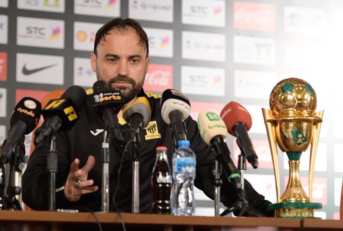 alaa_saeed88's tweet photo. #الاتحاد يوقع مع المدرب التشيلي (( سييرا )) .. ليكون خلفاً عن المدرب الكرواتي " بيليتش "

وسيكون عقد " سييرا " لنهاية الموسم مع امكانية التمديد لموسم آخر https://t.co/RFzjj0NQU3