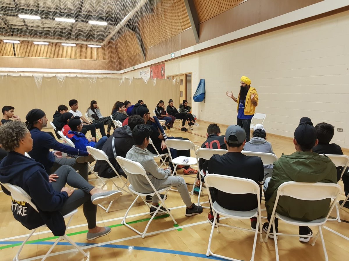 SikhWelfare's tweet photo. **Slough Youth Club**

It was another great Saturday evening this week at our weekly run Slough Youth Club. 

We also welcomed @everythings_13 Basics of Sikhi who delivered a talk to the youth on Bhai Gurdas Ji.

#Waheguru https://t.co/eWn9gqQfsb