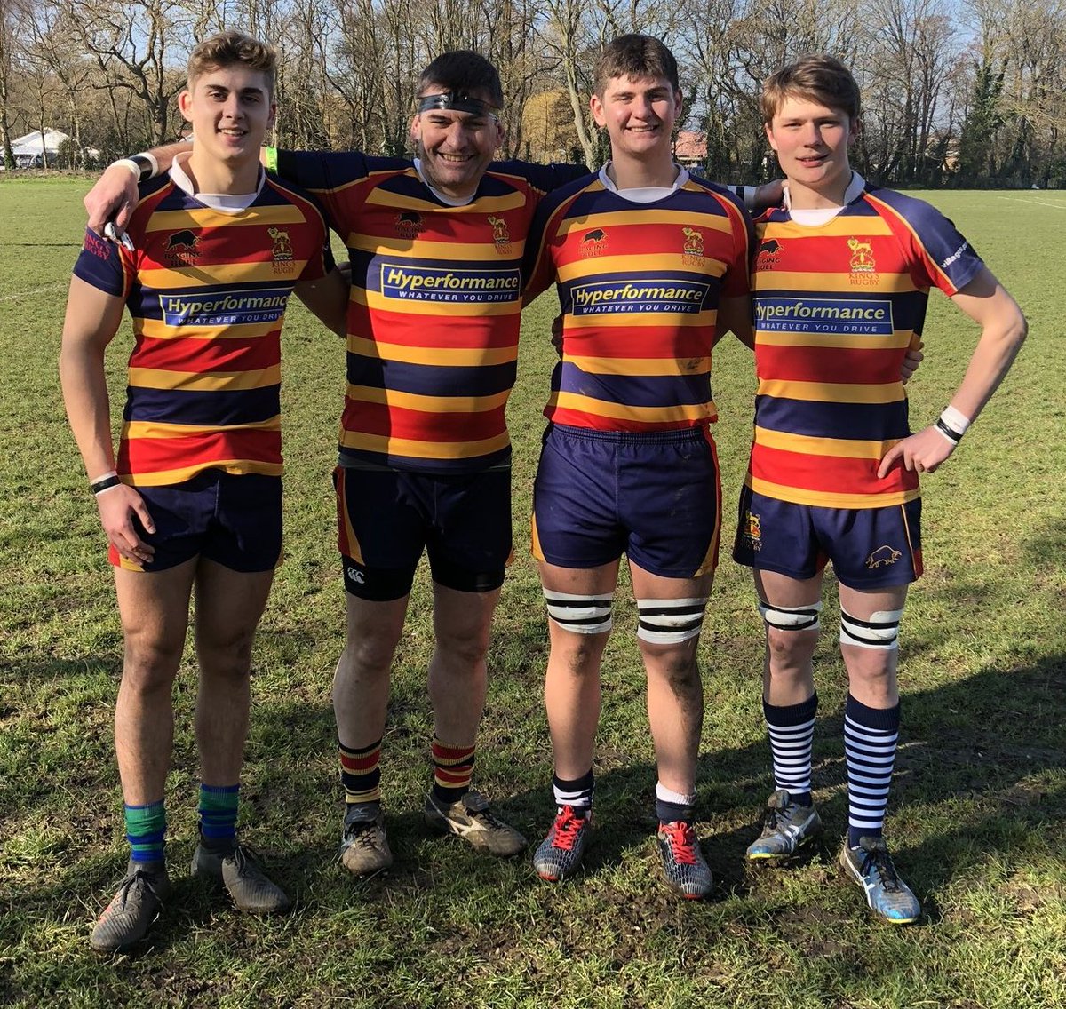 KingsrugbyUK's tweet image. A full range of ages on display for the Vets yesterday with a few 'seasoned' warriors running out along side the next generation of King's stars. 50yrs was the difference oldest to youngest! 👏🦁👑🏉 #GenerationGame #DadsAndLads @woodsy737 @wood_susi @pierrecruelle