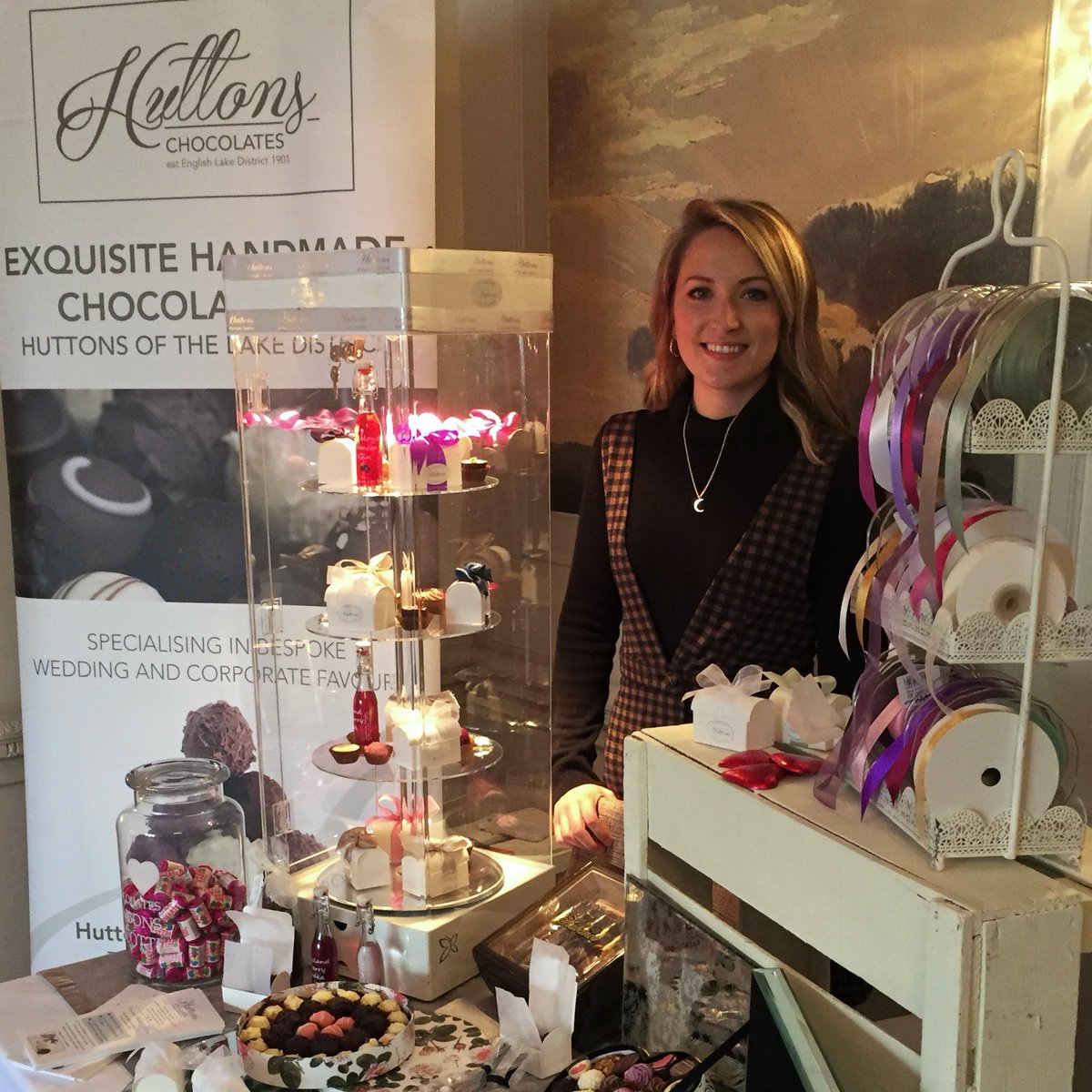 huttonschocs's tweet photo. Thank you to Heather and her team for hosting Belsfields Luxury Wedding Fayre & to all the โbrides to beโwe met today ๐ฅThe best local suppliers offering their bespoke service and products in gorgeous surroundings.
#LovelyHannahFromHuttons #weddingfavours @TheBelsfield #TheLD x https://t.co/wzvcY8vgNk