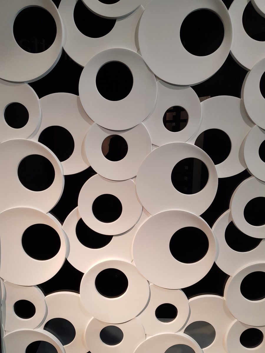 CompositesQuim's tweet photo. En @Cevisama descubriendo los #composites de #kretta @panelpiedra.
https://t.co/qwu5ewv4yR
#interiorismo #diseño #arquitectura #contract #construcción #cevisama19
#materialescompuestos #innovación #DissenyValencia @DesignVLC https://t.co/YwAfp9Rm95