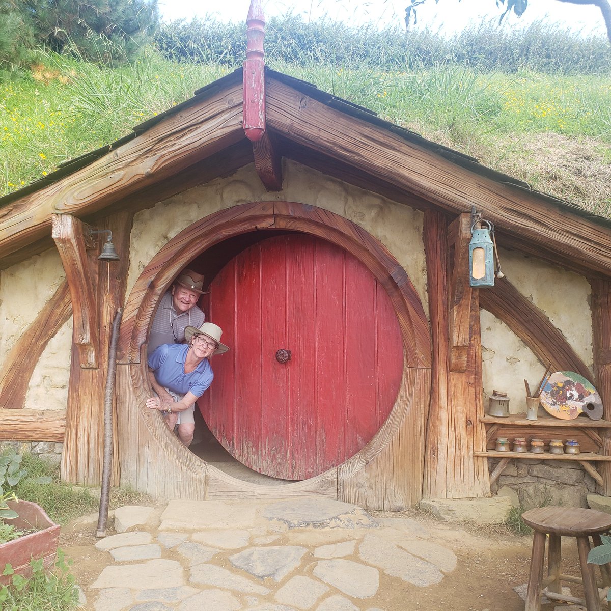 DuncanMurphy74's tweet photo. What to do on a blizzard day...watch the Hobbit and think about the movie set 2 weeks ago in 88 degrees in NZ https://t.co/6XtF343sN8
