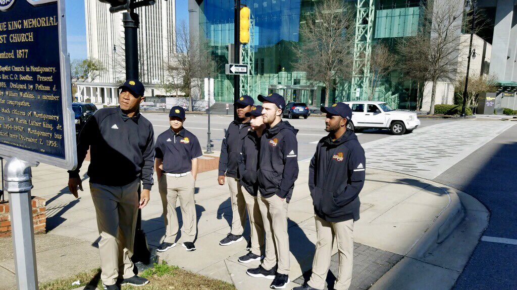 UAPB_SAAS's tweet photo. Members of the Golf Team take a moment to walk in the steps of those before us as they swing by and view the historic Alabama State Capitol where MLK Jr. delivered a moving speech at the very steps of this landmark #OurTownOurTeam #WeAreTheBluff #BlackHistoryMonth https://t.co/SuNQqrrtkl