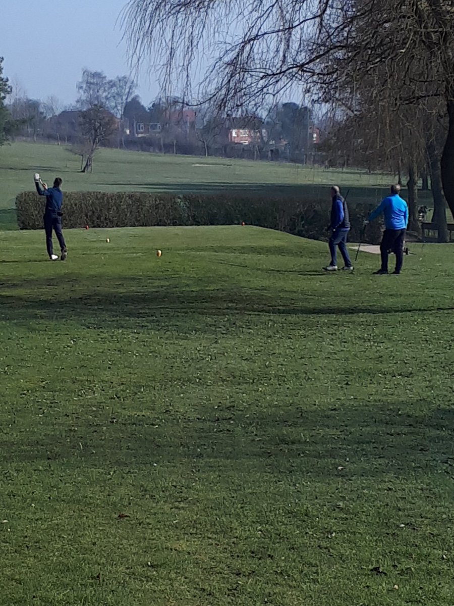 shaunjenko's tweet photo. Sunday Morning Club!!!!🏌️♂️⛳😎 #winterleague #bandits #puttingproblems @robcoxon39 @butts31 @BrundrettHarry @PhilipBrundrett @Andrew_Sutton1 https://t.co/9IRRmWfERO