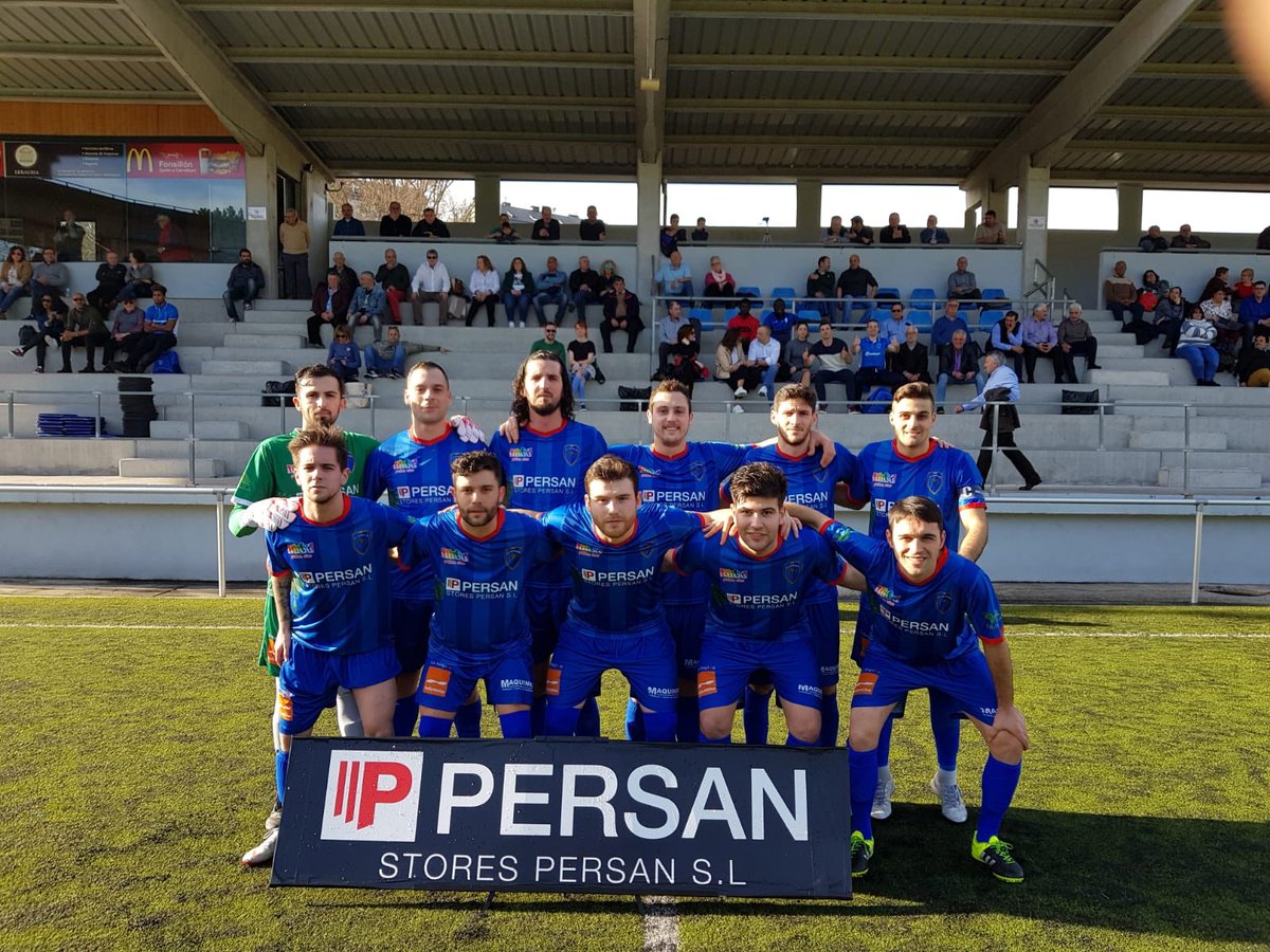 UDBarbadas's tweet photo. 🏁 Final no #FortinAzul

🔵 #Barbadás 3 (Gallego, Torres e Dani Chimpín)

🔴 #Beluso 1 (Adrián)

           💪 Os mellores 💪

👉🏻 Barbadás: Diego García
👉🏻 Beluso: Manufre

👉🏻 O colexiado Javier Figueirido: 4 https://t.co/zQL44QXe80