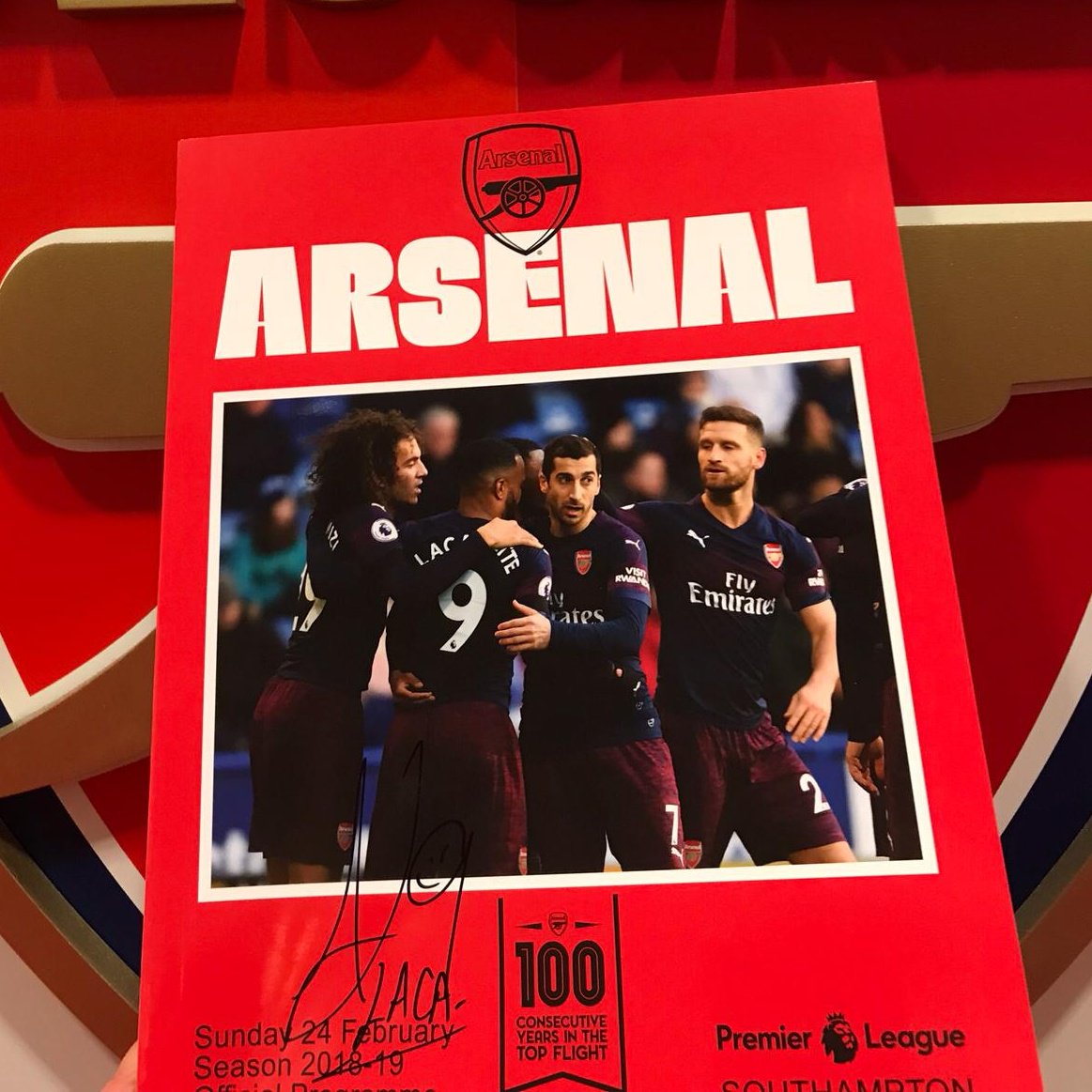 Arsenal's tweet image. ✅ Goal in #ARSSOU - and now we’ve got a signed @LacazetteAlex programme to give away!

Just follow us and RT this tweet for the chance to win 🤞

Ts &amp;amp; Cs 👉 arsn.al/wul0v9