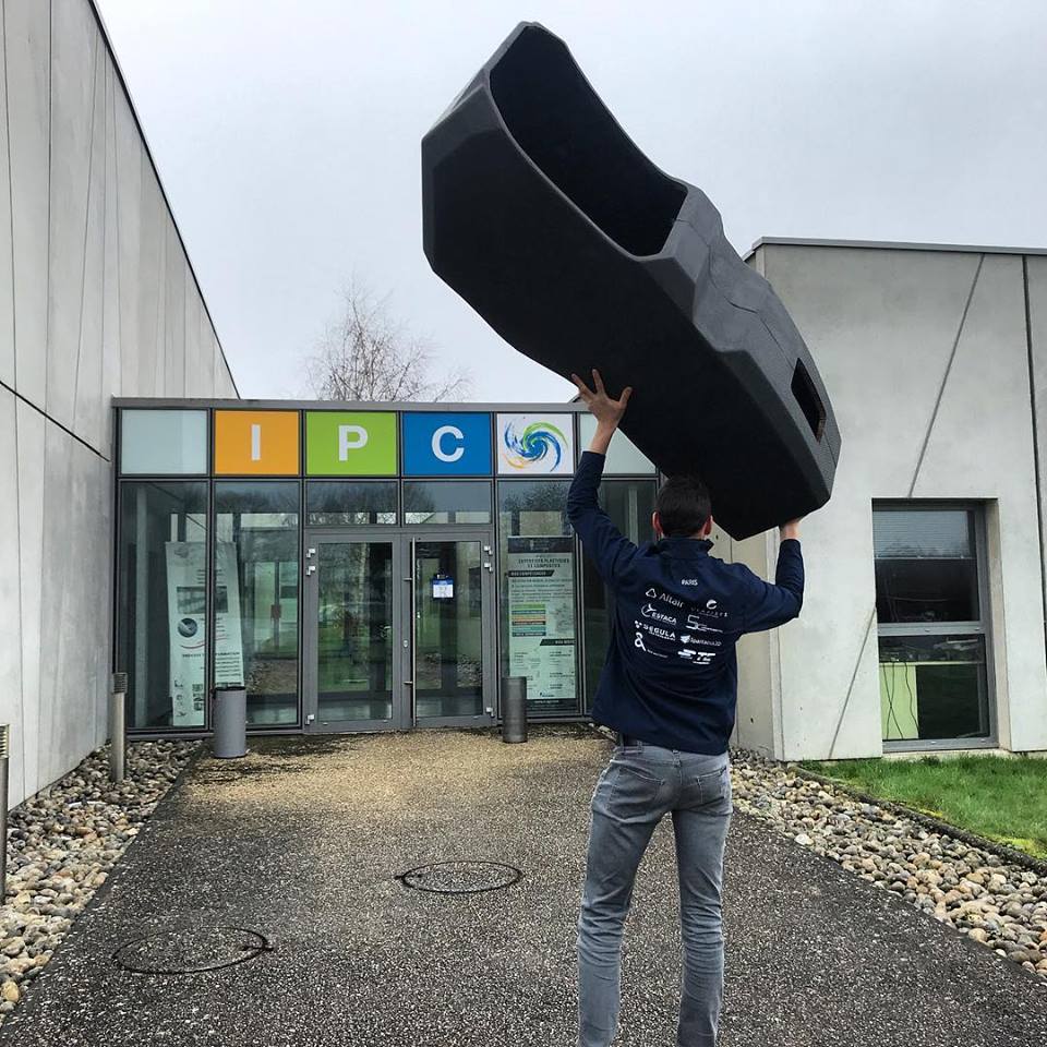 EFT_FSAE's tweet photo. Here she is ! 
It was a long and treacherous road, and that’s why we’re proud. Our carbon fibre monocoque is finally ready ! 
A big thanks to IPC for helping us finish it. https://t.co/l1gG9EVSHL