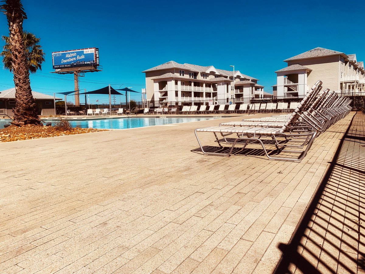AvenueSM's tweet photo. The sun is shining and the weather is ideal and spring is approaching! Hurry in and secure your spot with us today โ๏ธ๐
.
.
.
#fallleasing #sanmarcos #seriousfun #theavesm #spring #sunnydays https://t.co/QYztYm0WfU