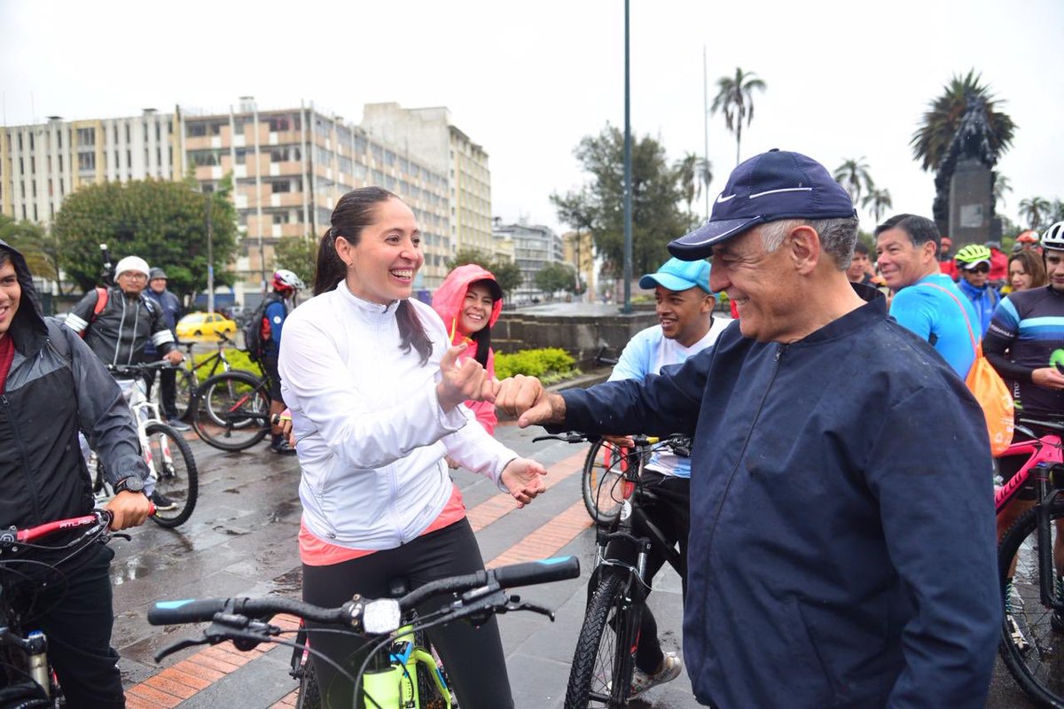PacoMoncayo's tweet photo. Tuve el gusto de ser invitado por varias organizaciones de ciclistas a un recorrido y luego a un conversatorio para compartir experiencias. Es grato saber que recuerdan que apoyé los ciclopaseos cuando fui alcalde. ¡Fortaleceremos el uso de la 🚲 para hacer el #QuitoQueSoñamos! https://t.co/xfdROJAm4A