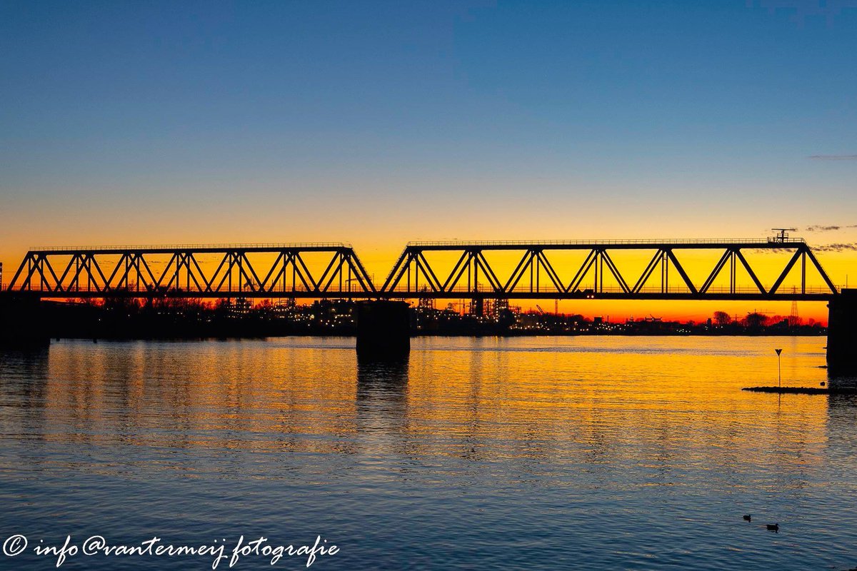 #spoorbrug #sliedrecht #blauweuurtje