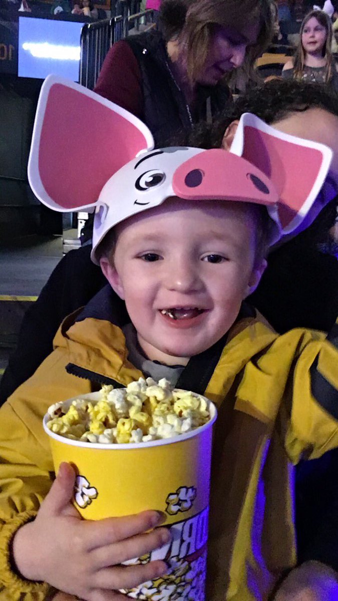 darcibruce's tweet image. #disneyonice