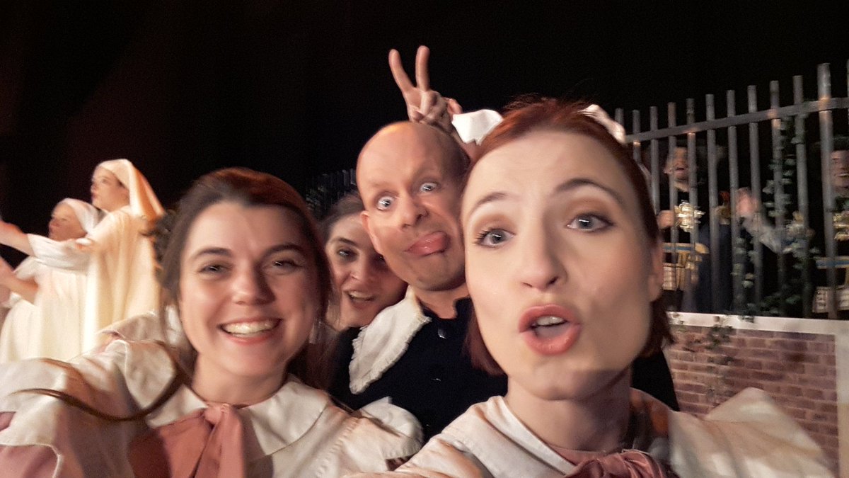 Akialam1's tweet photo. Voilà #LesMousquetairesAuCouvent c'est fini, trois représentations, et les trois selfies des pestes du couvent avec l'Abbé Bridaine en souvenir ! A bientoooot 🎶
#Operette #LouisVarney #selfie #spectacle #divinopera https://t.co/TmUmvhqsIC