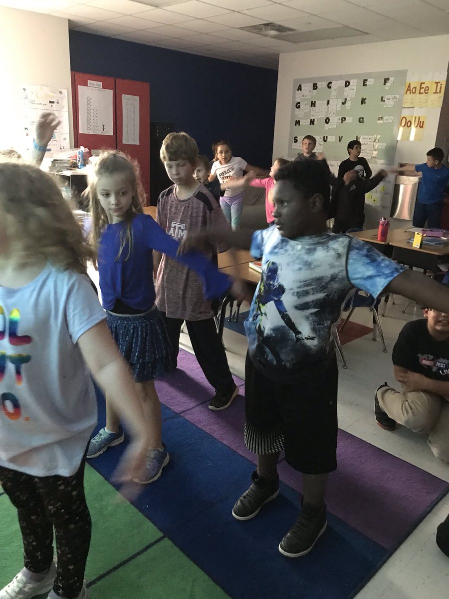 misswoodsroom's tweet photo. Buddy time is the best time! 👭👬 We read, we shared what we learned this week, and we stretched. 📚💡🌦🧘🏽♂️ #chcolts #flexiblefriday #workoutweek https://t.co/sOY9SBe2L6