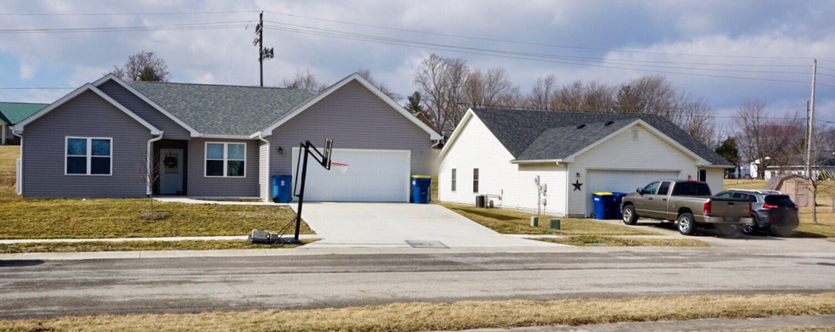 tunguz's tweet photo. Two houses. Same neighborhood. Same street. Right next to each other. One gets mail delivered by the @USPS. The other doesn’t. Both of them pay same taxes. Both of them can count on @UPS and @FedEx to serve them properly. #USPSFraud https://t.co/xN7UIufGjN