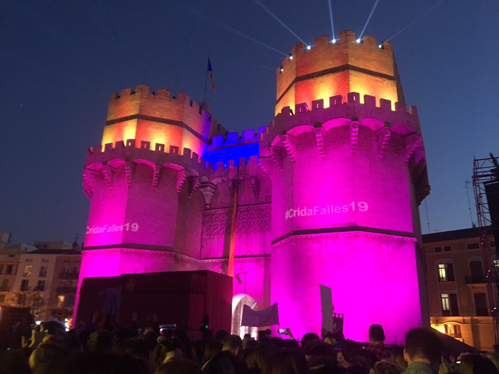 nasan_alex's tweet photo. A punt de començar la millor festa del món #CridaFalles19 #valència #fallas #falles #valencia #spain #popularparty https://t.co/EluJ88huXQ
