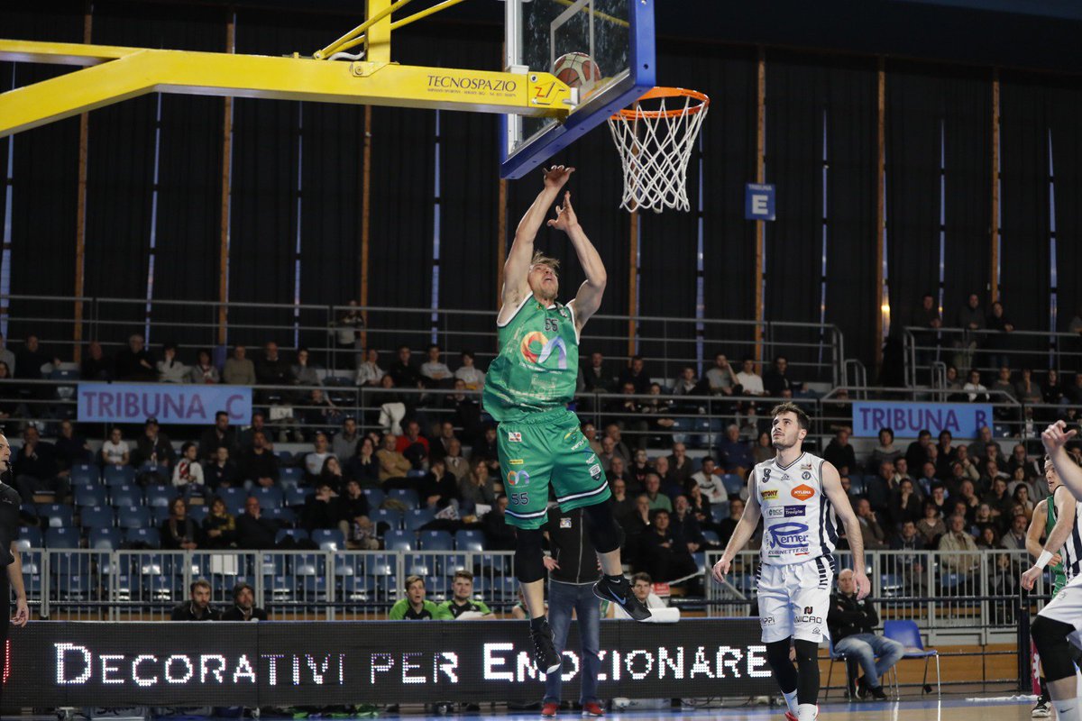 Dopo 30' al PalaFacchetti Remer Treviglio in vantaggio 60-51 sulla ON Sharing Mens Sana Siena #SerieA2OldWildWest #lamenssanaèunafede