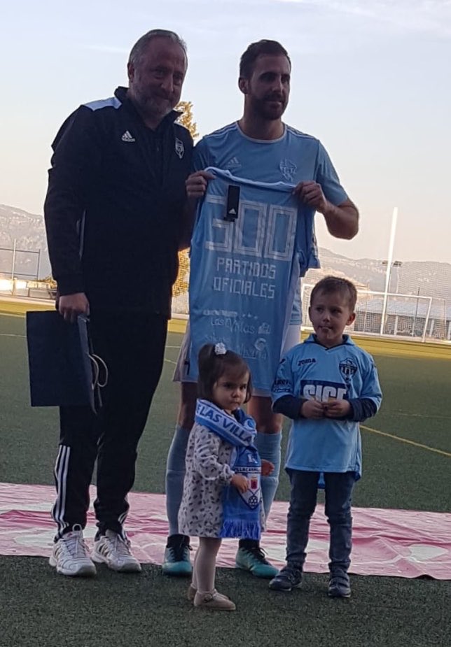 En el inicio del partido se rindió un pequeño homenaje a nuestro gran capitán Niza por su partido número 3️⃣0️⃣0️⃣ partidos en nuestro club. Felicidades <a href="/nizat4/">Fran</a>