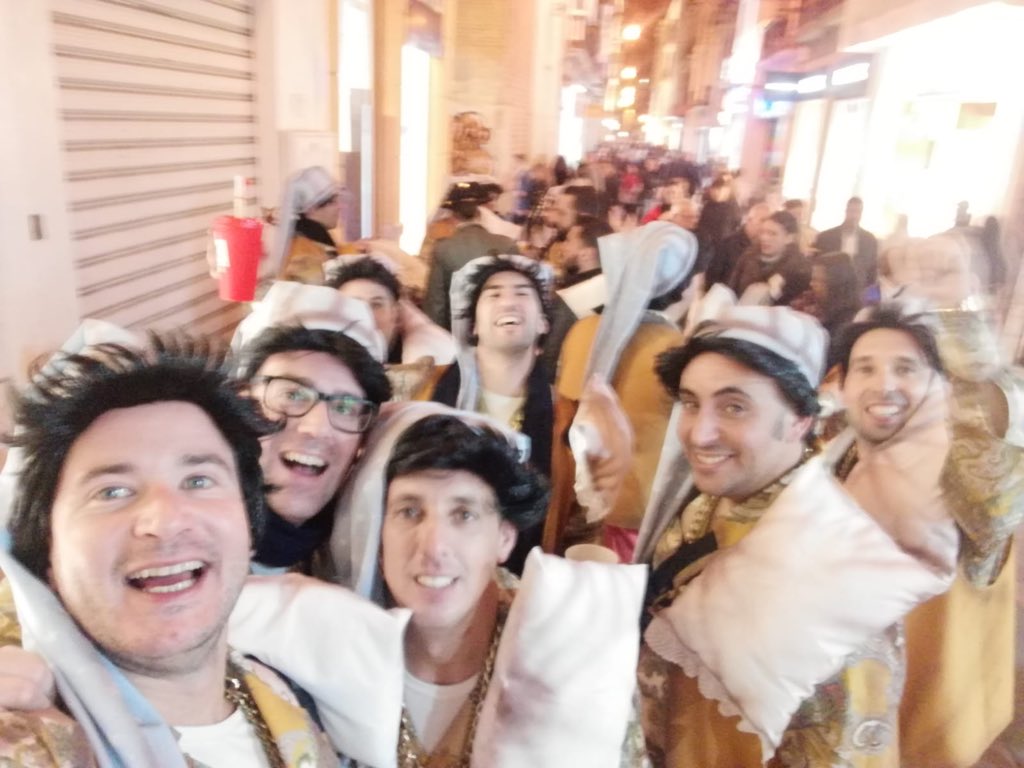 Viva el carnaval en la calle!!! #COACMLG <a href="/CarnavalMLG/">Carnaval de Málaga</a>