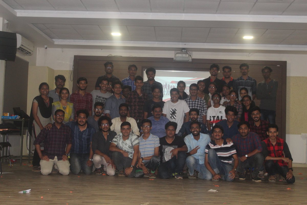 edcnssce's tweet image. EAC 2019
Day 2 
Creative Idea presentation and interactive sessions by @sonujs_ made the day. 
#EDCNSSCE #iedc #entrepreneurship #innovation #startup #nssce #thinkoutsidethebox #motivation #enddayscenes