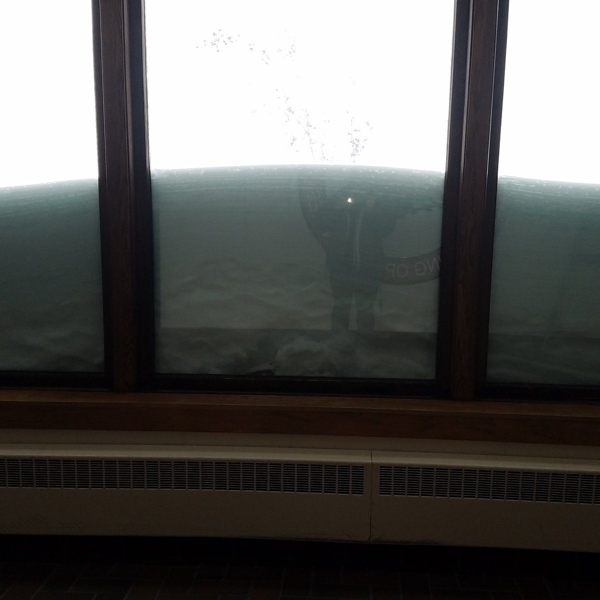 SpoonerElem's tweet photo. It is drifting pretty fast and high. Stay warm today! https://t.co/o8IReGUqK3