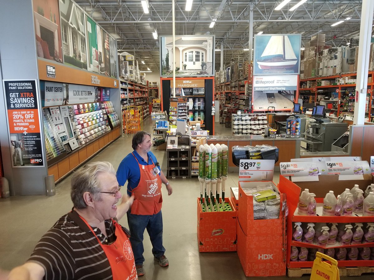 AprilBoxerLover's tweet photo. Getting our stretch on this wonderful windy Sunday at #thd3701 #SafteySelfieNP @gideonmkerr @DepotHawkins https://t.co/RaJ9IrlgpO