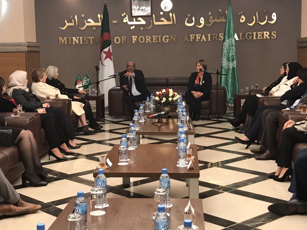 J’ai reçu les Chefs de délégations participants à la réunion ministérielle de la Commission de la femme arabe. J’ai pris connaissance de ses résultats et fait part des acquis de la femme #Algérie-nne réalisés grâce au programme du Président de la République Abdelaziz Bouteflika