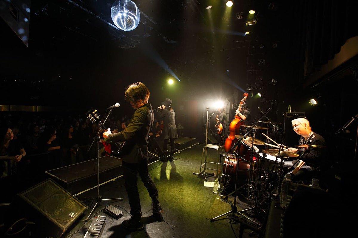 俺とtsubaki

一緒にバンドをやり始めてから22年

会ってる時間を合計すると俺の人生で誰よりも一番長い時間を過ごしてる人だ

キモッ！

これからも会い続ける訳だし、この何千、何万時間か分からないけど、超える人は出てこないだろうね

渋谷Club asiaありがとう