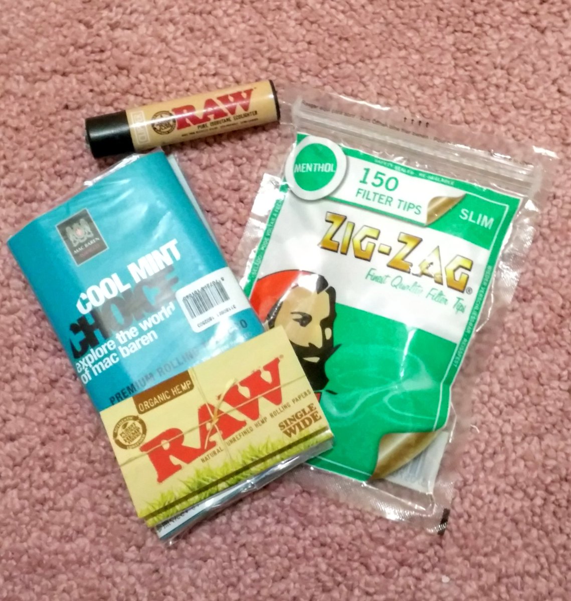 akirabon___0420's tweet photo. 最近のお気に入りの組み合わせ👍
#Handrolling #RYO #chocolate mint flavour https://t.co/Ewe9lvWE12