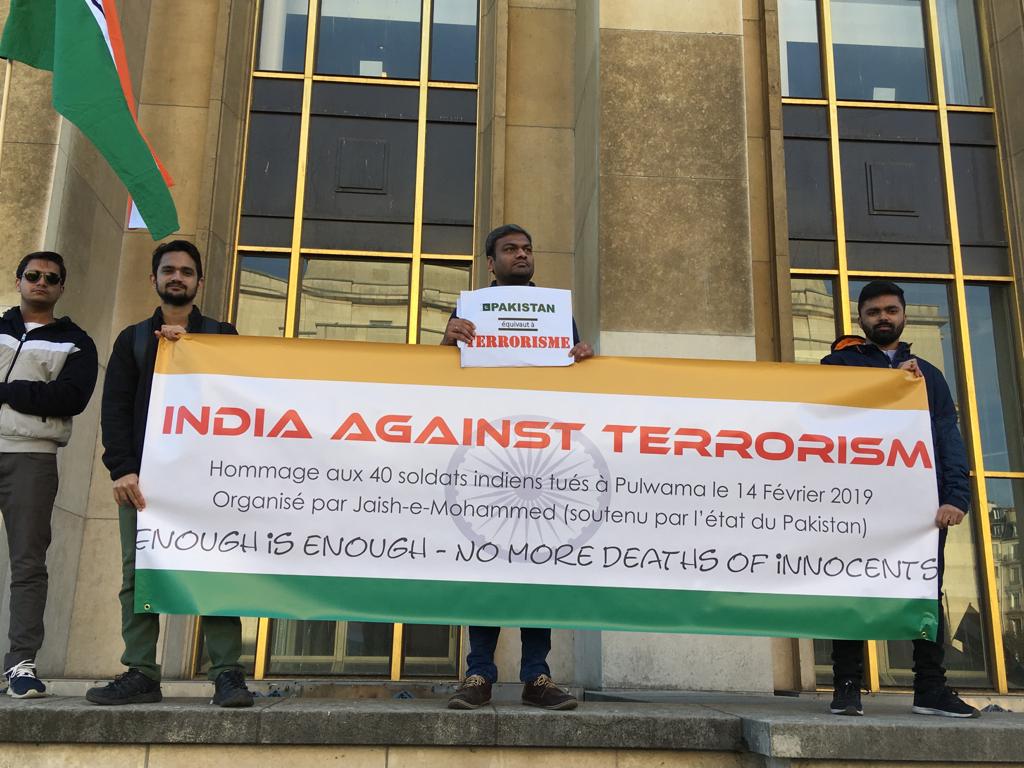 Deepspeaks_'s tweet image. @TajinderBagga

#ProtestInParis   Indians in France are standing tall   with @crpfindia @adgpi @PMOIndia @narendramodi 

Jai hind 

#PrayersForBravehearts