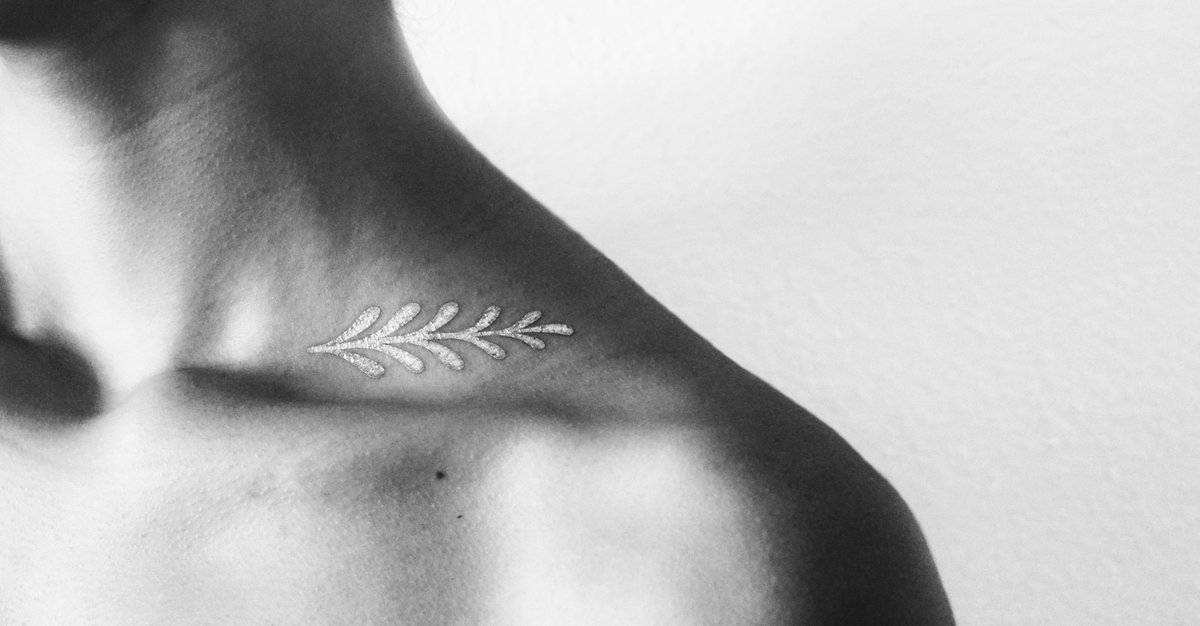 Tattoo schlüsselbein schmerzen