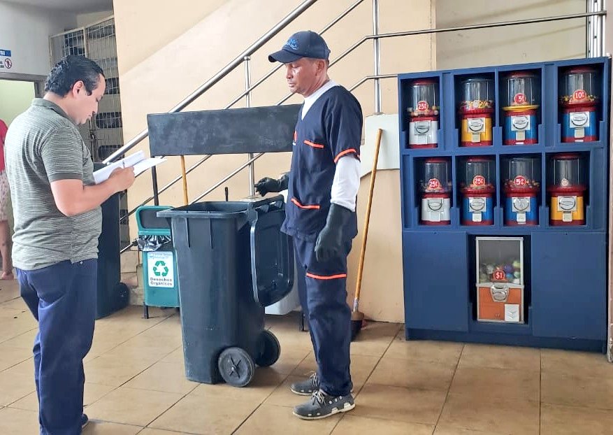 secap_ec's tweet photo. #Babahoyo | Se realizó examinación para la certificación por competencias laborales, en el perfil 'Operario especializado en Mantenimiento de Viviendas y Edificios, Limpieza y Desinfección', a los trabajadores del Terminal Terrestre. 
#CertifícateConSecap #SecapZonal5 
@abgmadero https://t.co/2JmmNFQjDp