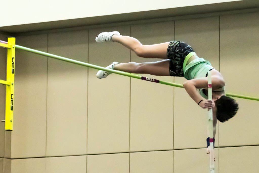 _tmpolevaulter_'s tweet photo. Great pic of my vault over 13 feet yesterday at Vandy. I now hold the meet record, the state record, and I'm ranked 9th nationally. Thanks to everyone who came to support, and congrats to those who competed! #polevault #indoor #staterecord https://t.co/1qWIDLsaUd