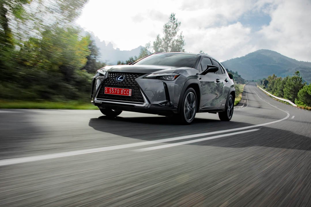 El Lexus UX 205h llega dispuesto a hacerse un hueco en el terreno de los SUV premium compactos y lo hemos probado <a href="/LexusSpain/">Lexus España</a> goo.gl/Ppe6gw